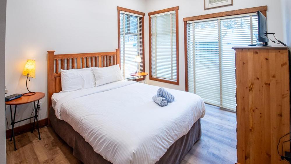 Snow Creek Lodge By Fernie Lodging Co מראה חיצוני תמונה