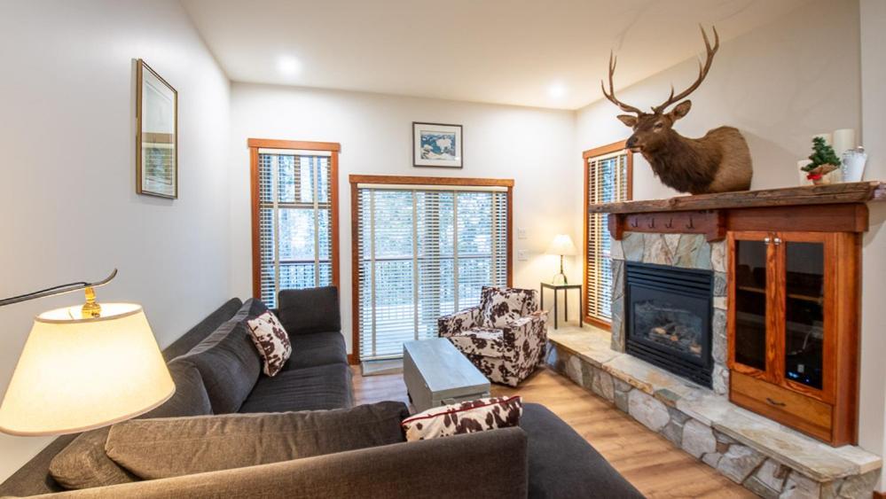 Snow Creek Lodge By Fernie Lodging Co מראה חיצוני תמונה