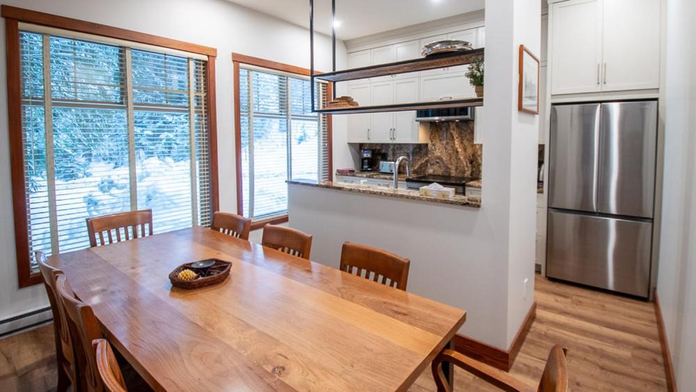 Snow Creek Lodge By Fernie Lodging Co מראה חיצוני תמונה